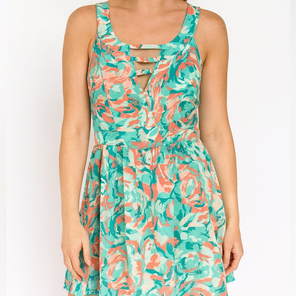 Trixxi Coral and Green Floral pattern dress, Size‎ large, NWT